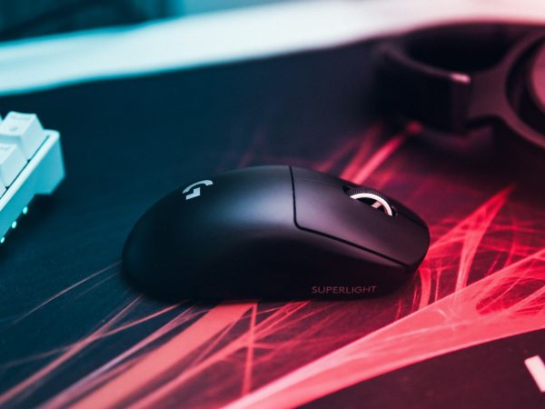 black logitech cordless computer mouse